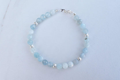 Aquamarine crystal healing Bracelet for Courage & Strength - 3Rosebudsco.com