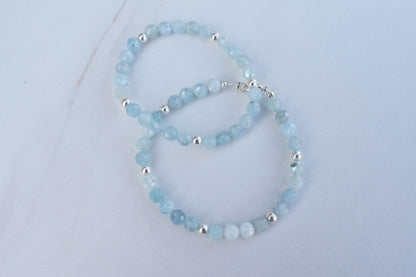 Aquamarine Healing Crystal Bracelet to Courage & Strength. It works on the throat chakra helping to clear blockages and speak up with confidence - 3Rosebudsco.com