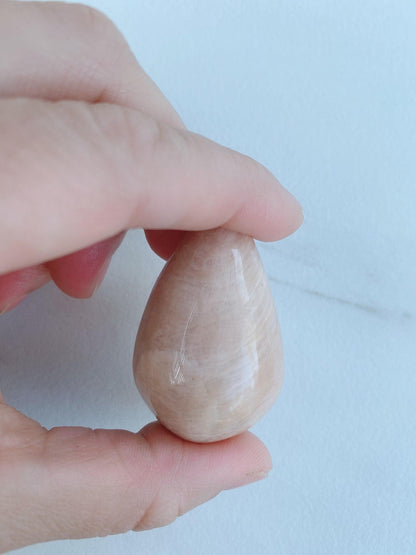 Hand Carved Peach Fertility Moonstone Egg - 3Rosebudsco.com